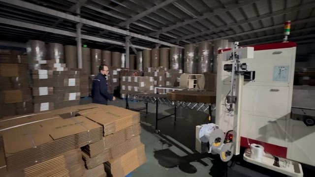 fully automatic 4-color carton printing, slotting, gluing and strapping intelligent integrated line